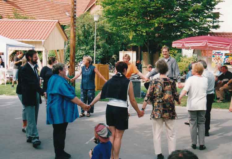 Dorfplatz2000 b