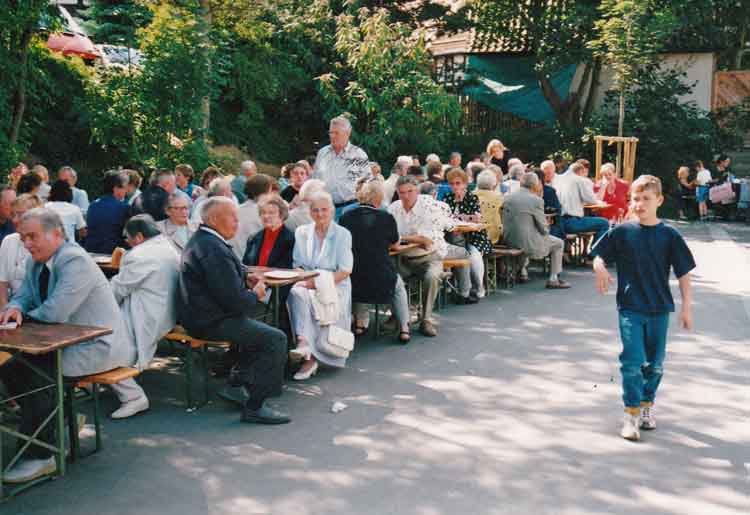 Dorfplatz2000 f